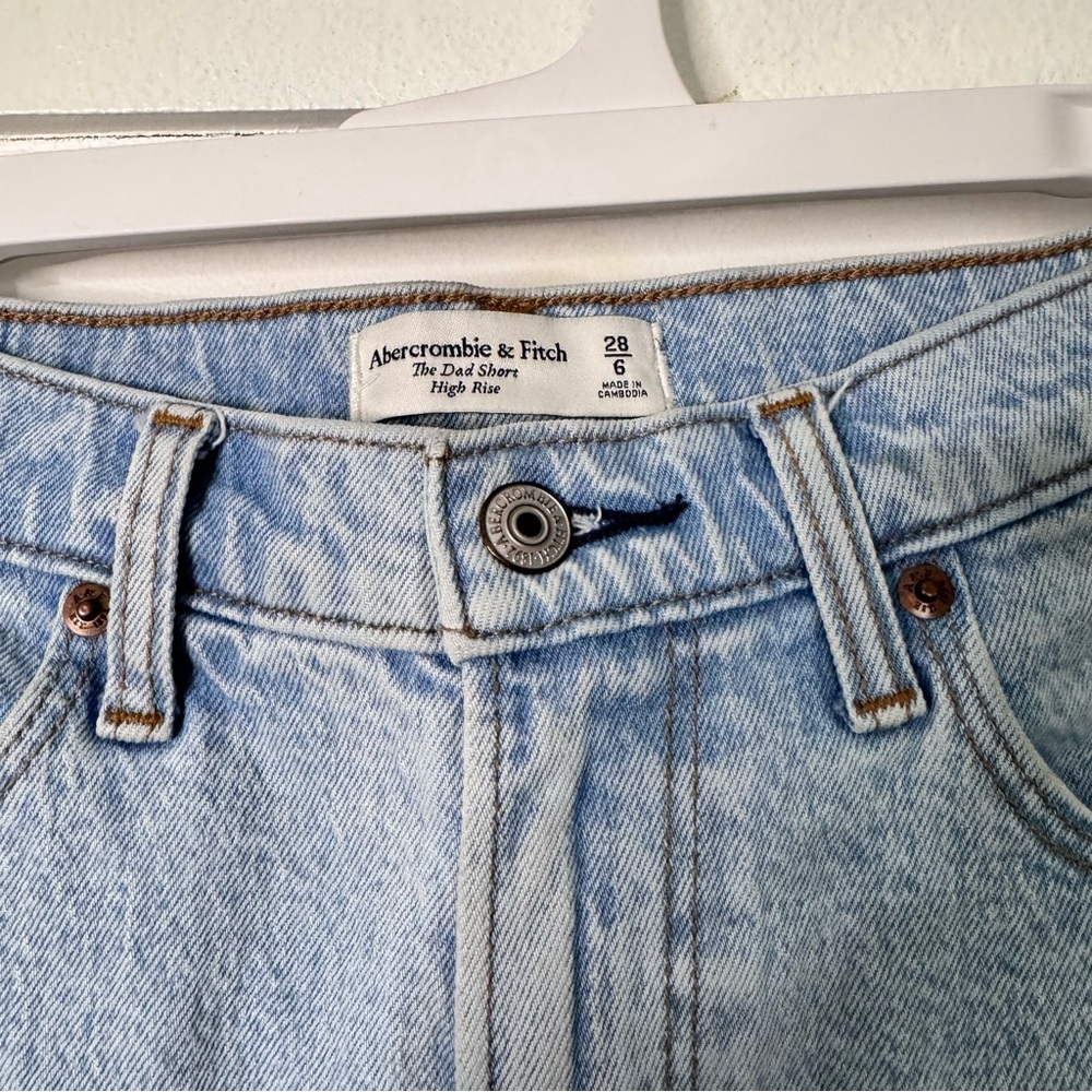 Abercrombie the dad shorts high rise light wash denim - Picture 5 of 6